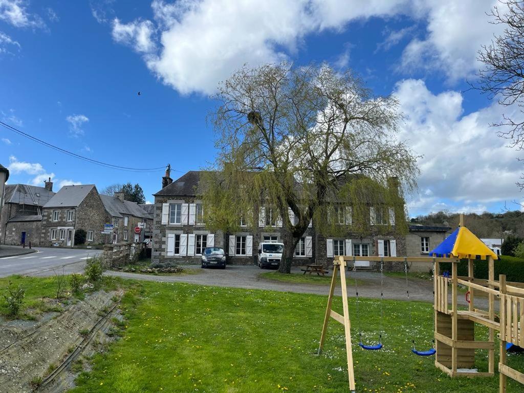 La Maison Des Amis En Normandie Pontfarcy Exterior photo